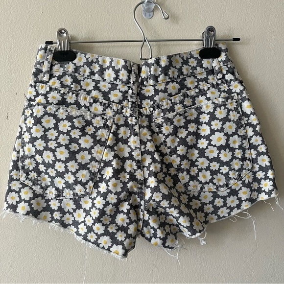 Zara Straight Shorts Daisy Print High Rise Button Fly Women's USA 2 - Picture 3 of 13